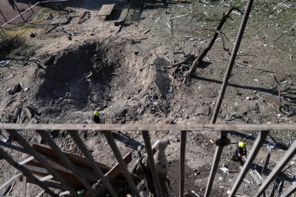 "Там лежить мій син Рома, він мертвий": моторошні кадри кривавої атаки РФ по Києву (18+)
