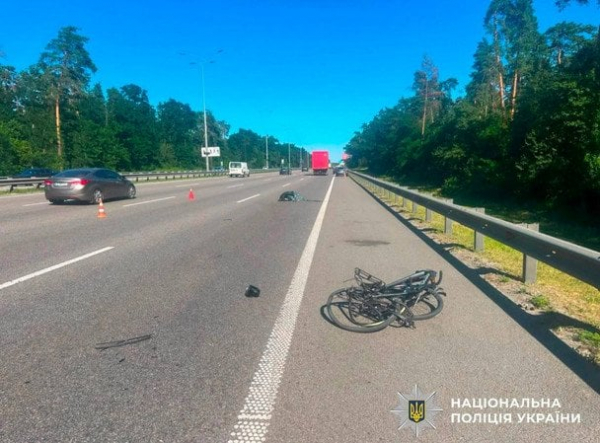 П’яний водій BMW збив батька й сина на велосипедах: 17-річний юнак загинув