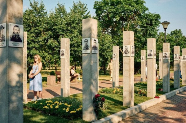 "Має вигляд як розшук злочинця": у Києві спалахнув скандал через нову Алею пам'яті