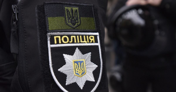 Мати бігла за автомобілем поліції: у Києві під час протесту на Теремках затримали дітей