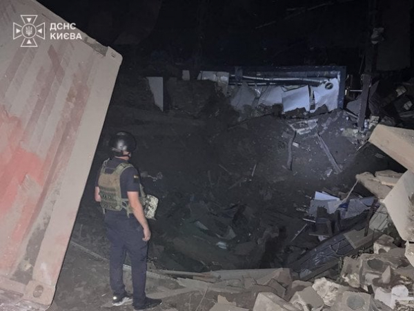 У Києві балістика "прилетіла" по дитячій лікарні: що з малюками та постраждалим — останні дані (оновлено)