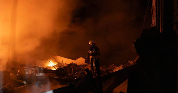 У Києві балістика "прилетіла" по дитячій лікарні: що з малюками та постраждалим — останні дані (оновлено)