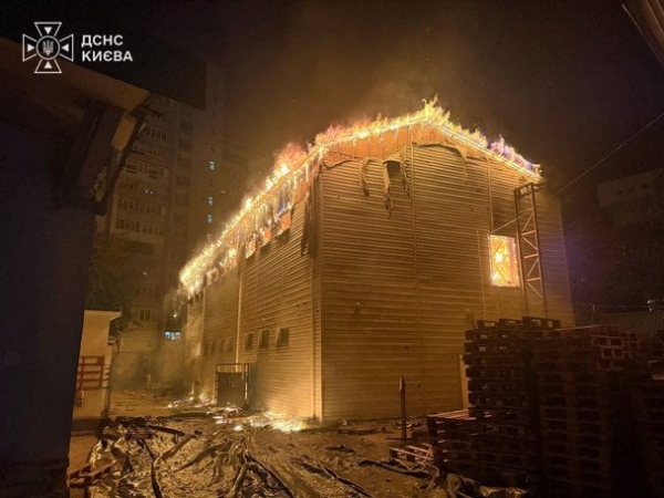 Людей заблокувало в укритті, ракета знесла два поверхи багатоповерхівки: що відбувається у Києві після атаки РФ (фото)