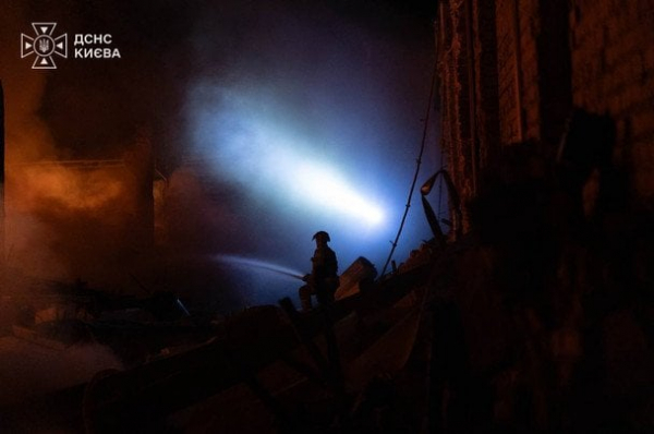У Києві балістика "прилетіла" по дитячій лікарні: що з малюками та постраждалим — останні дані (оновлено)