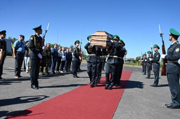 Після майже століття — в Україні: прах засновника ОУН Коновальця повернули на батьківщину (фото)
