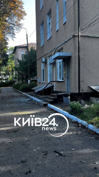 У Києві балістика "прилетіла" по дитячій лікарні: що з малюками та постраждалим — останні дані (оновлено)