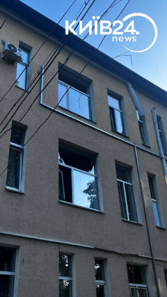 У Києві балістика "прилетіла" по дитячій лікарні: що з малюками та постраждалим — останні дані (оновлено)