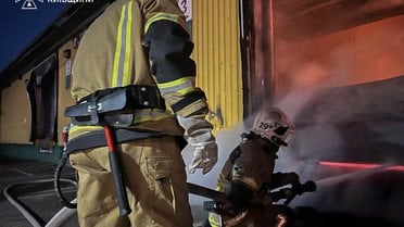 ДСНС показала ліквідацію наслідків нічної атаки РФ на Київщині: є постраждалі (фото)
