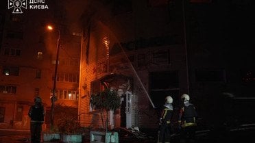 ДСНС показала перші фото наслідків удару ракетного РФ по Києву (фото, відео)