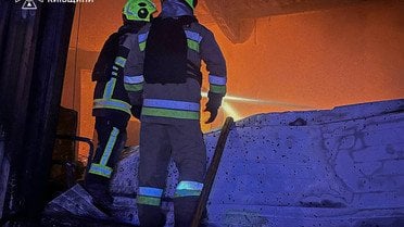ДСНС показала ліквідацію наслідків нічної атаки РФ на Київщині: є постраждалі (фото)