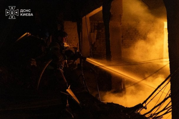 У Києві балістика "прилетіла" по дитячій лікарні: що з малюками та постраждалим — останні дані (оновлено)