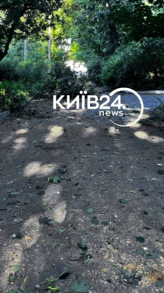 У Києві балістика "прилетіла" по дитячій лікарні: що з малюками та постраждалим — останні дані (оновлено)