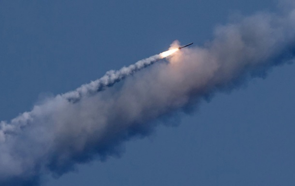 По Києву вдарила російська балістика