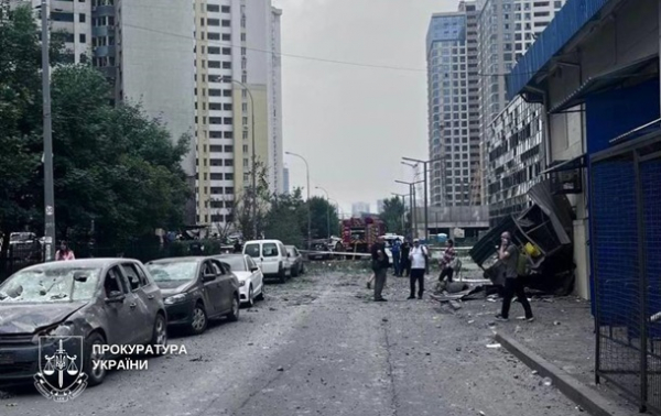 Атака на Київ: електричку зупинено, транспорт затримується