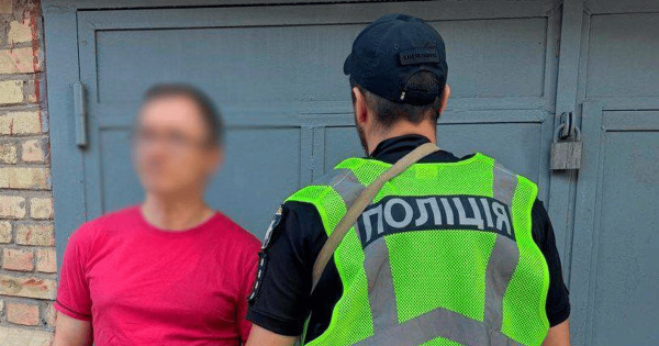 Конфлікт через музику: у Києві чоловік з автоматом погрожував перехожому