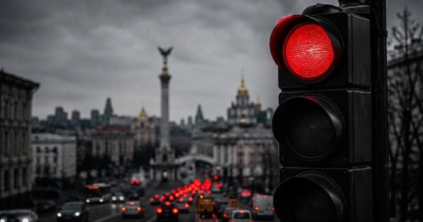 Хвилина мовчання у Києві: рух всього транспорту щодня зупинятимуть на 60 секунд