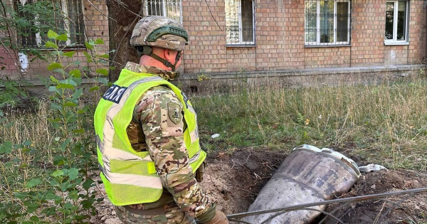 Дві півтонні боєголовки під під’їздом: як у Києві рятували житловий квартал після ракетного удару