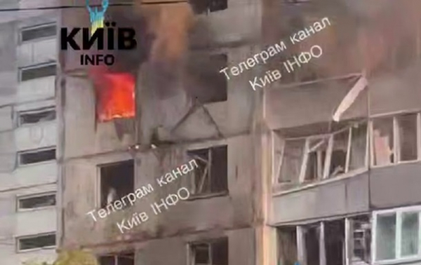 Приліт у 9-поверхівку в Києві: палає шість поверхів