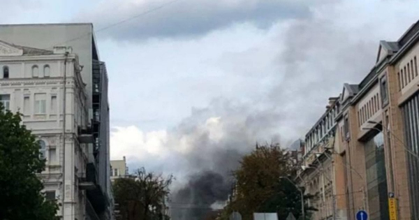 Росія атакувала центр Києва: дрон влучив у будівлю СБУ навпроти Софійського собору (оновлено)