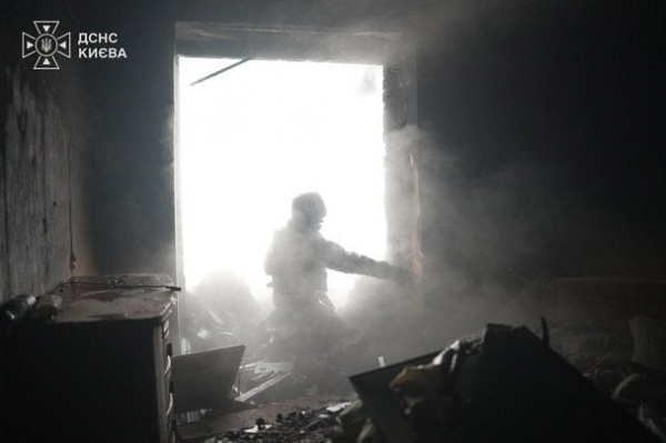 РФ від ранку атакує Київ: «прильоти» у різних районах, у квартирі загинув підліток, багато травмованих — усі деталі (оновлено)