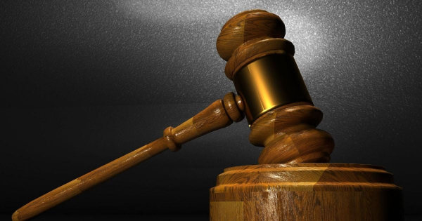 У Києві чоловік зґвалтував падчерку з психічними розладами, яка завагітніла та народила дитину: як його покарали
