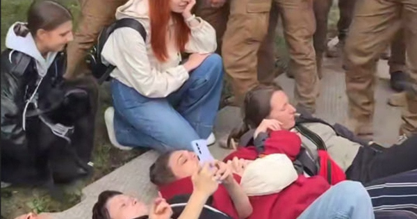 Протести на Теремках: муніципальна охорона силоміць відтісняла людей, що кажуть комунальники