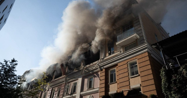 Київ під потужною атакою РФ: кількість жертв зросла, влучання в АЗС, «Дарницю» і біля вокзалу — усі деталі (оновлено)