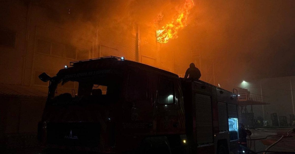 РФ атакувала Бориспіль: багатоповерхівку частково зруйновано, виникла пожежа, є потерпілі