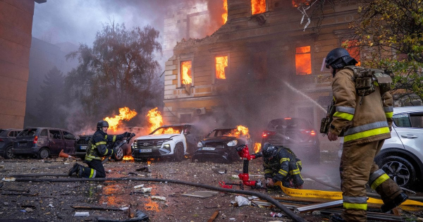Масований удар по Києву: в центрі палають НАН України та медцентр, є загиблі й руйнування — усі подробиці