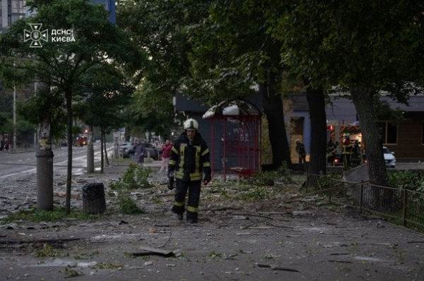 РФ вдарила по депо "Київ-Пасажирський" та бізнес-центрах у Києві: Зеленський показав наслідки (моторошні фото)