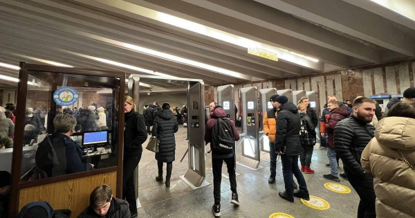 У Києві можуть повернути оплату проїзду в метро під час «жовтих» тривог: у чому проблема
