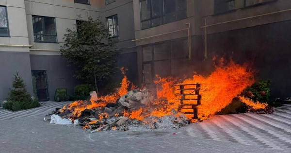 Повітряна атака на Київщину: у Софіївській Борщагівці впали уламки, виникла пожежа