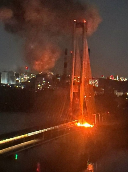 Удари по мостах Києва: що відомо про атаки, пошкодження та ситуацію з транспортом