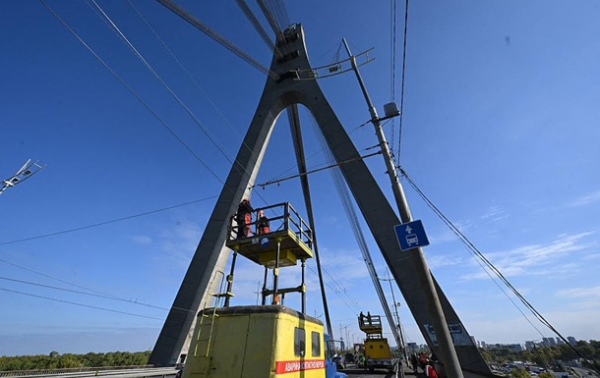 Удар по Північному мосту: в Києві є постраждалі