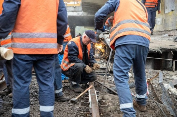 У Києві відновлюють метро після атаки РФ: коли запустять поїзди та що буде з "Чернігівською"