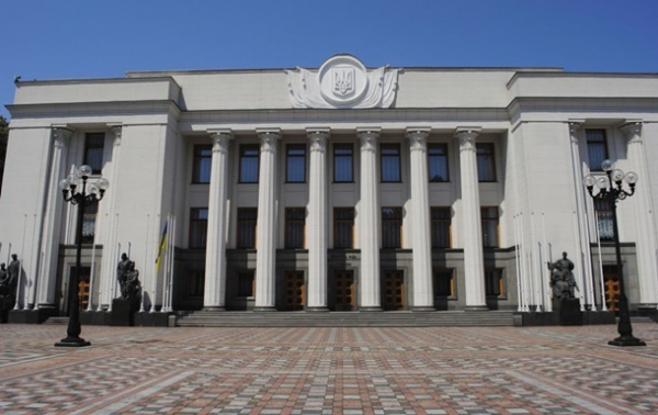 Біля Верховної Ради знайшли підозрілий предмет - ЗМІ