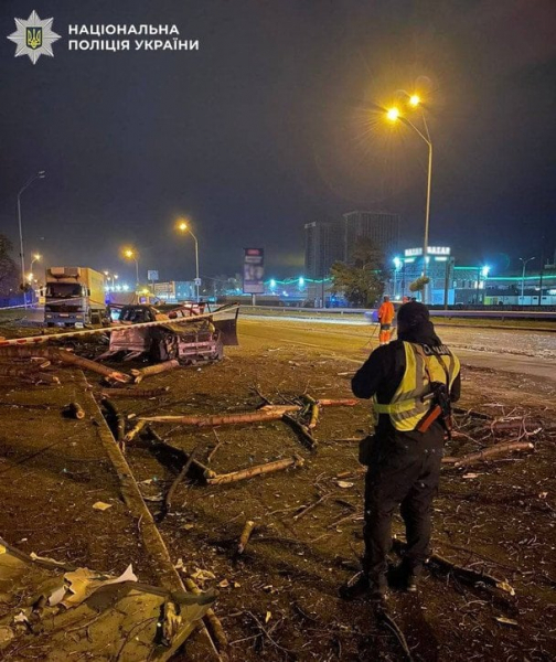 Київ пережив дві хвилі ударів балістикою: є жертва, влучання по мосту і метро — усі деталі (оновлено)