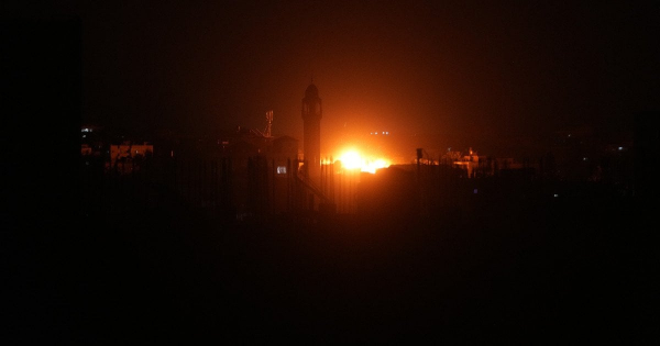 Росія вдарила по підприємству на Київщині: спалахнула масштабна пожежа, є загиблий