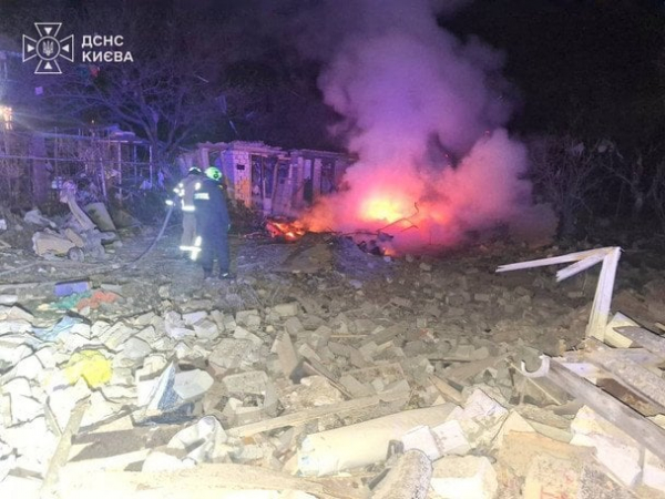 РФ вдарила по житловому секторі у Києві: є руйнування (фото)