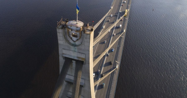 Вибух пошкодив покриття Північного мосту у Києві: чи працюватиме він
