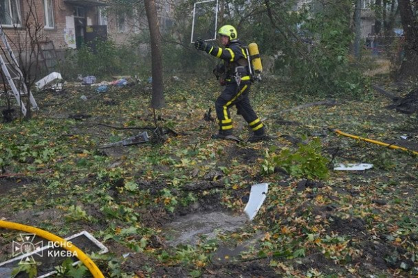 У Києві після атаки РФ спалахнули будинки: є постраждалі (оновлено)