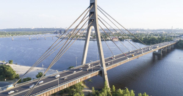 У Києві знову атакували міст — перші деталі удару та відео (оновлено)