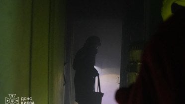 У Києві після влучання дрона врятували 22 людей, серед них 8 дітей: є постраждалі (фото)