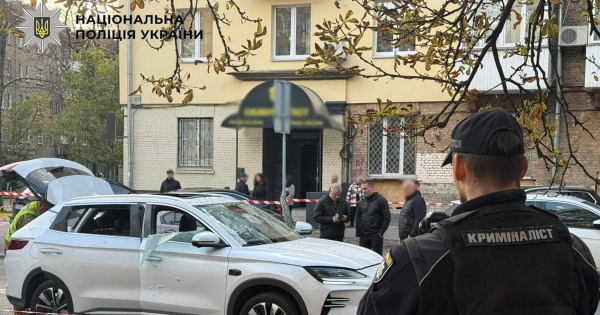 Вибух на Печерську: водій електромобіля дістав поранення