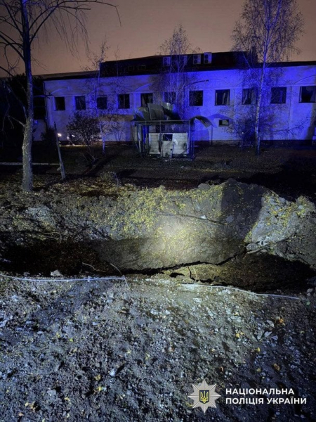 Київ пережив дві хвилі ударів балістикою: є жертва, влучання по мосту і метро — усі деталі (оновлено)