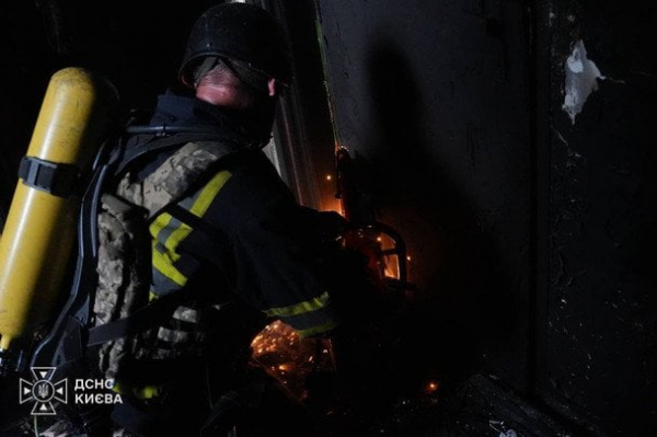 У Києві після атаки РФ спалахнули будинки: є постраждалі (оновлено)