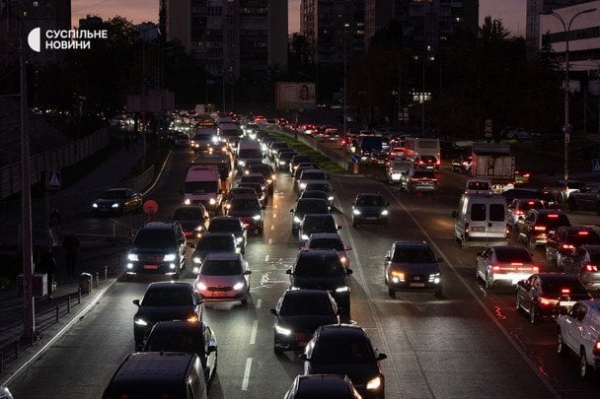 Удари по мостах Києва: що відомо про атаки, пошкодження та ситуацію з транспортом