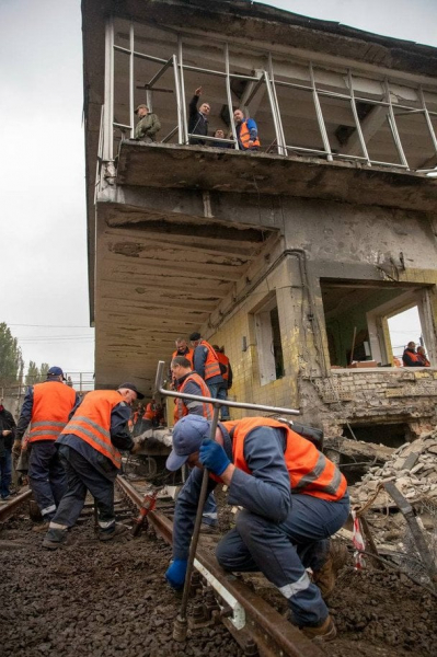 У Києві відновлюють метро після атаки РФ: коли запустять поїзди та що буде з "Чернігівською"
