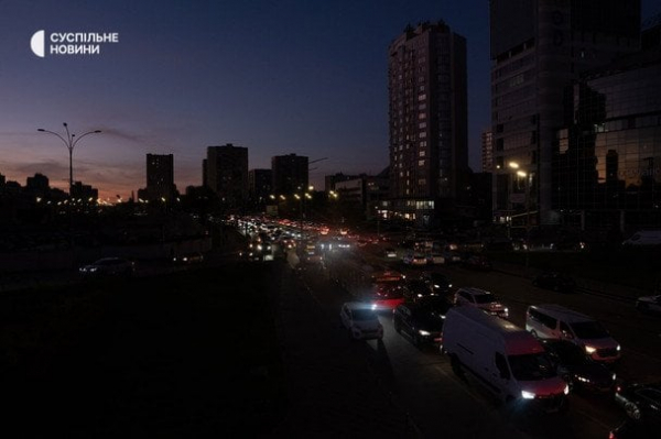 Удари по мостах Києва: що відомо про атаки, пошкодження та ситуацію з транспортом