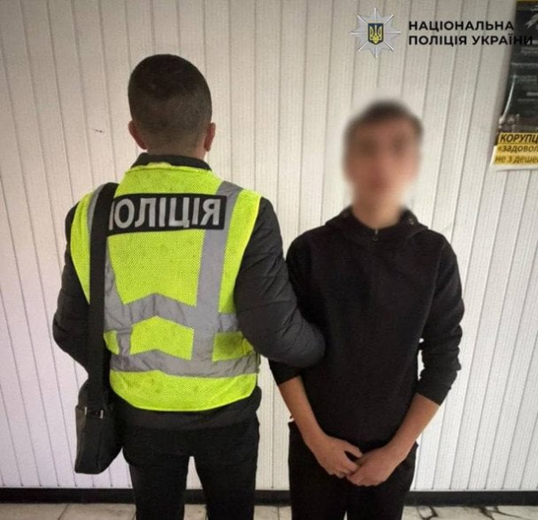 Поки Київ був під обстрілом, підліток викрав авто військового та потрапив у ДТП